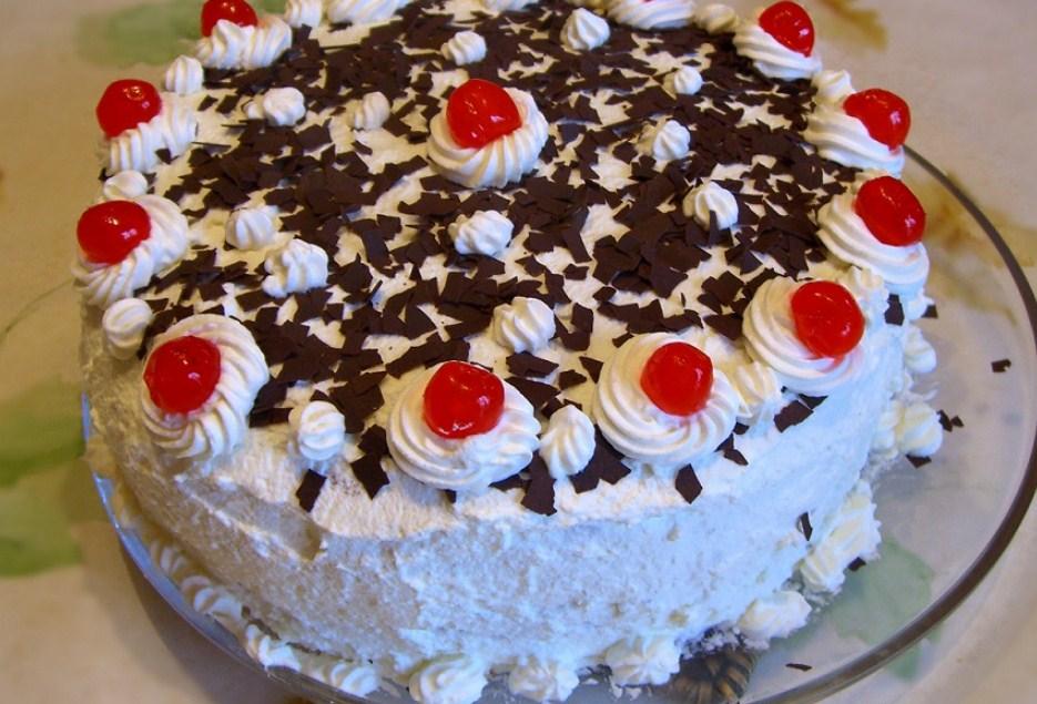 Švarcvald torta koja će oduševiti sve vaše goste: Dezert koji ne trebate peći