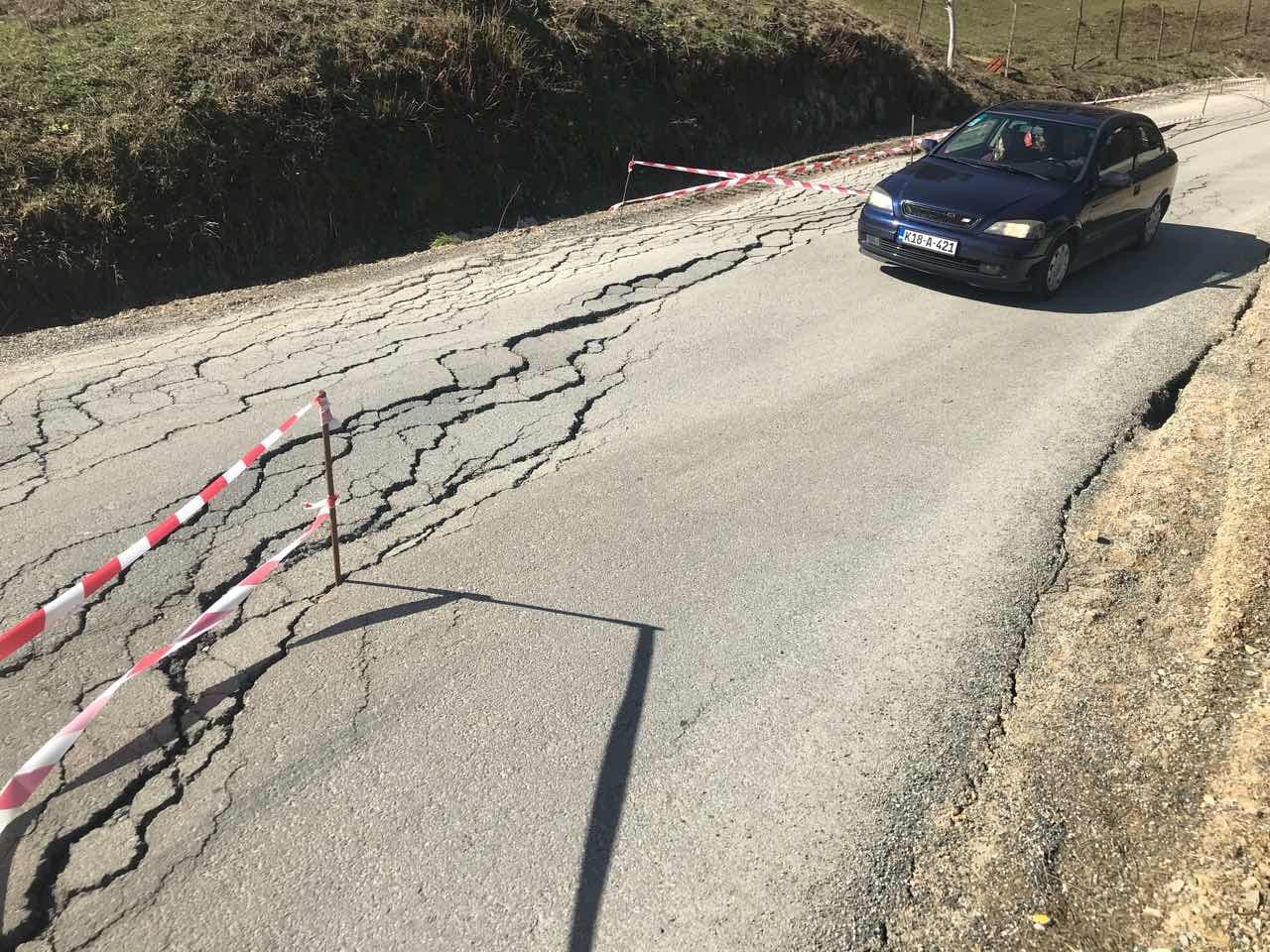 GRAČANICA: Opasno klizište na regionalnom putu Orahovica - Srebrenik