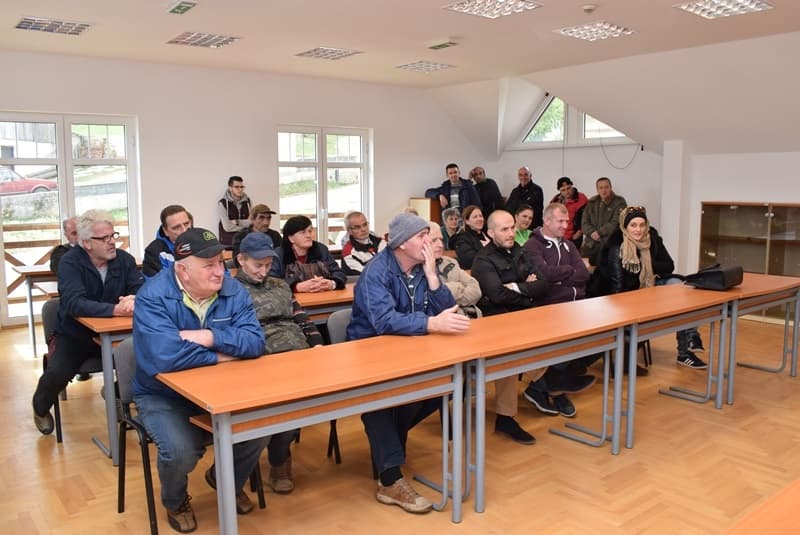 Mještani Nahoreva traže prijevoz, asfaltirane ulice, vodu u kućama...