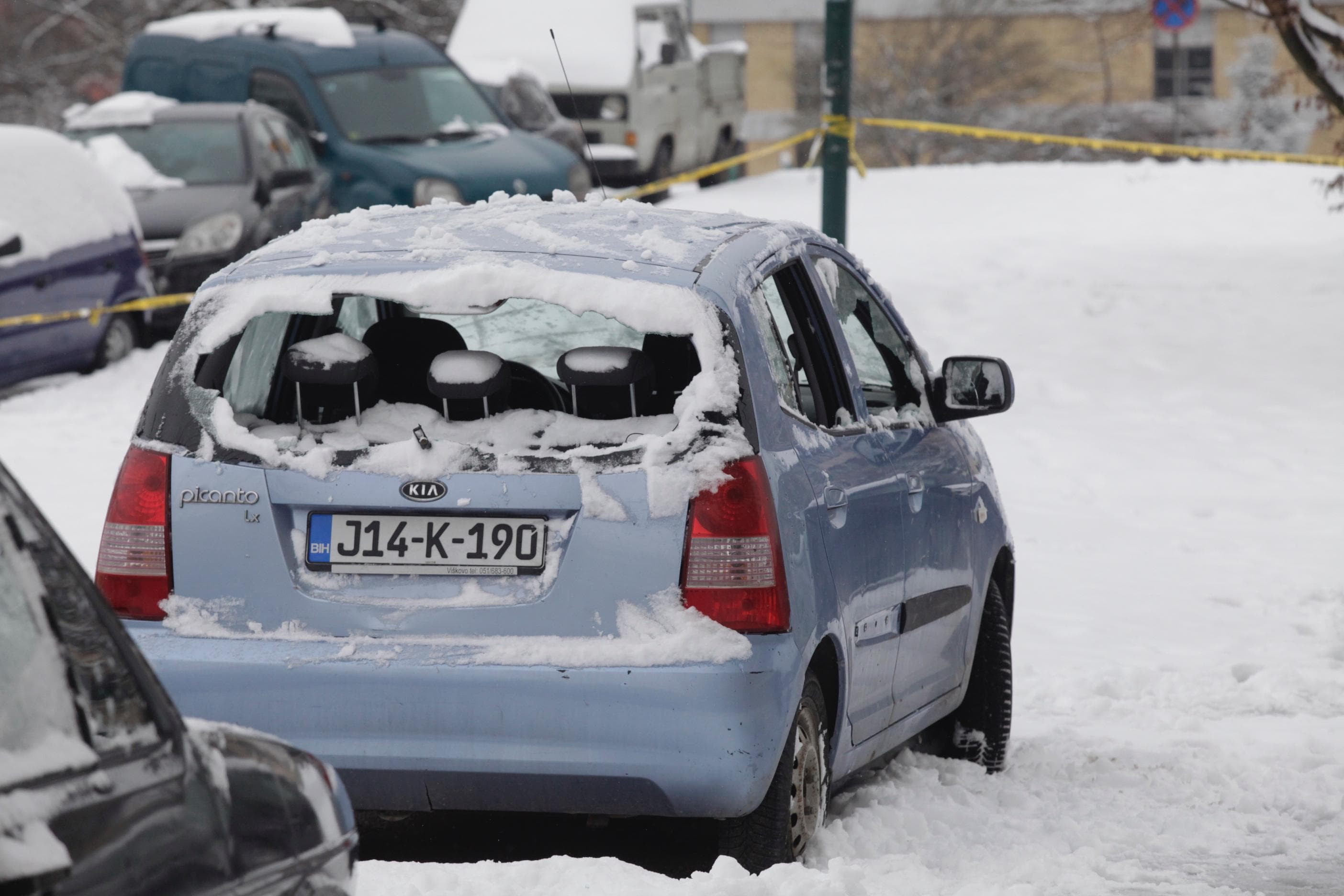 Eksplozija na Dobrinji: Bačena eksplozivna naprava ispred stambene zgrade