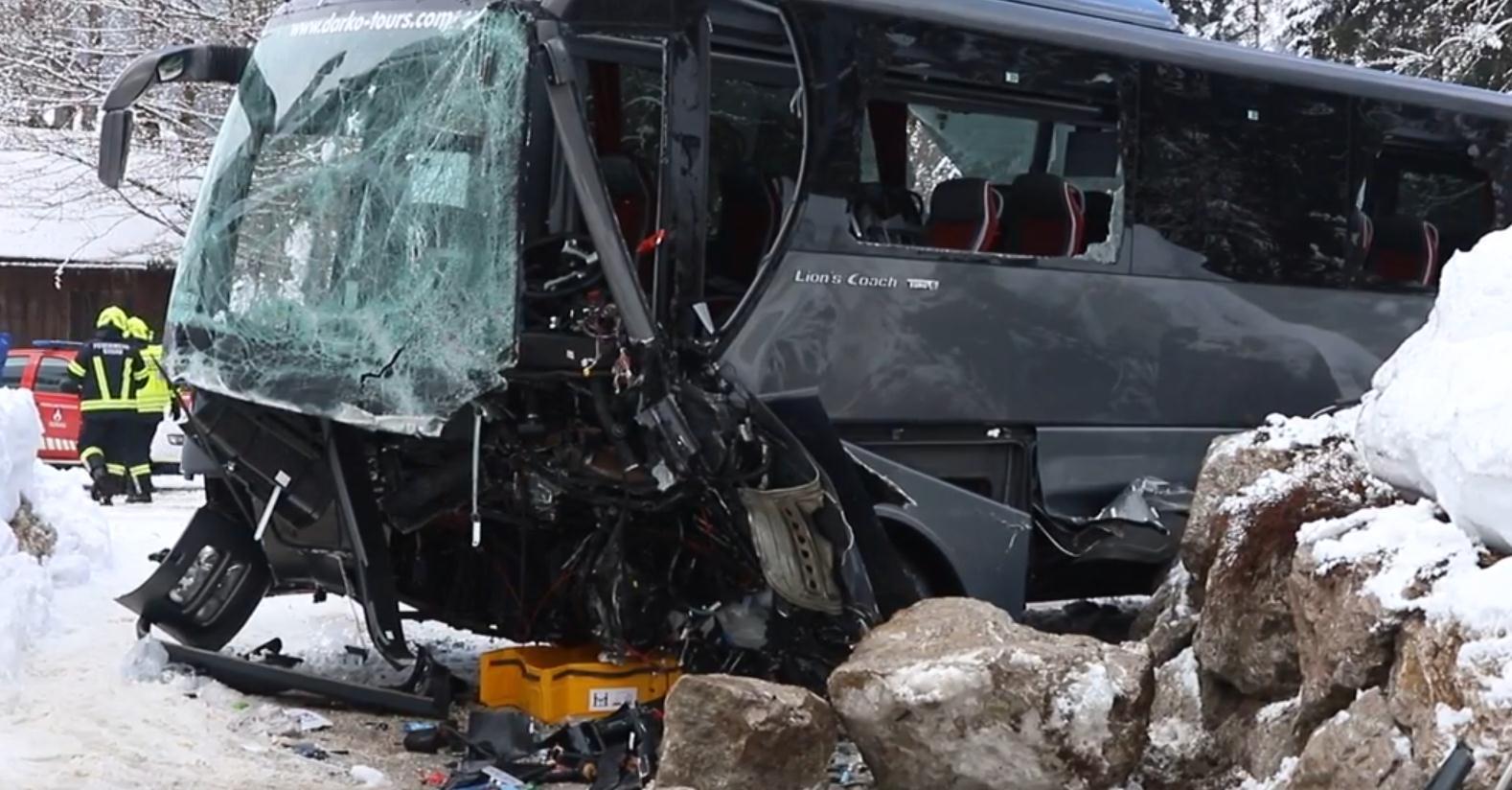 Nesreća u Austriji: Autobus se zabio u zid, povrijeđen vozač iz Hrvatske i 23 putnika
