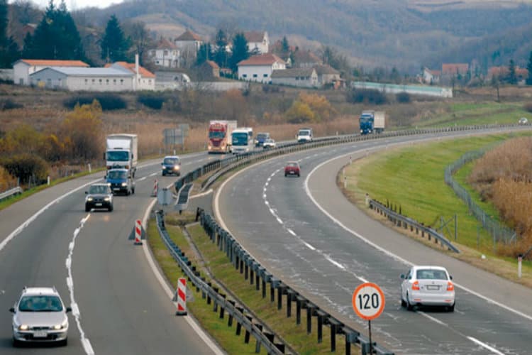 Na graničnim prijelazima i putevima u BiH očekuje se pojačan promet vozila