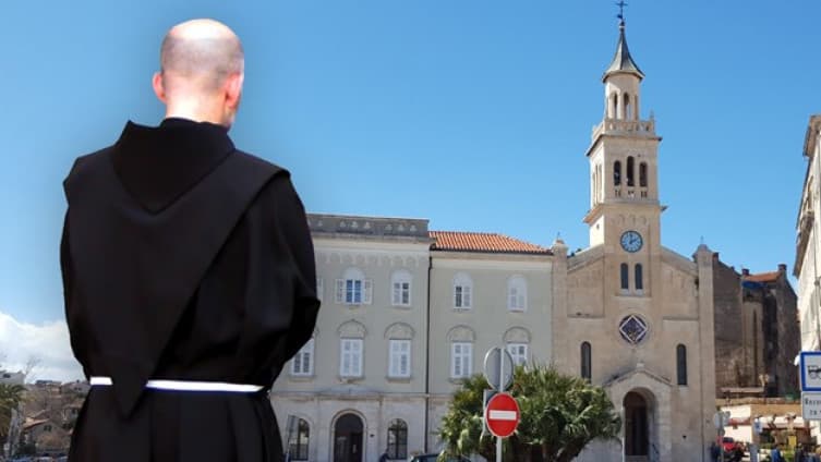 Šokantna ispovijest: Milovao me po bedru i gurao na krevet