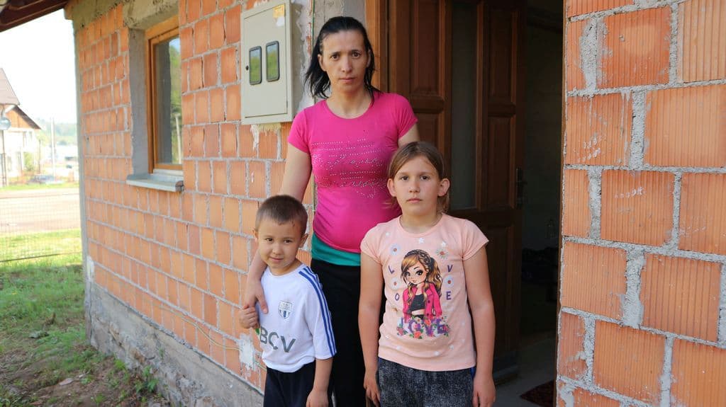 Montažna kućica tone, Samira i njena djeca ponovo u podstanarima