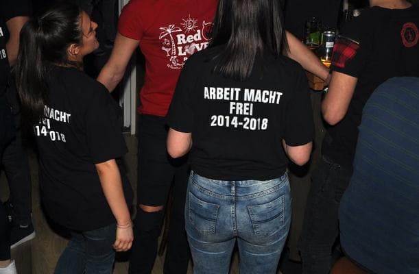 Tešanjski gimnazijalci nacističkim simbolima sve šokirali!