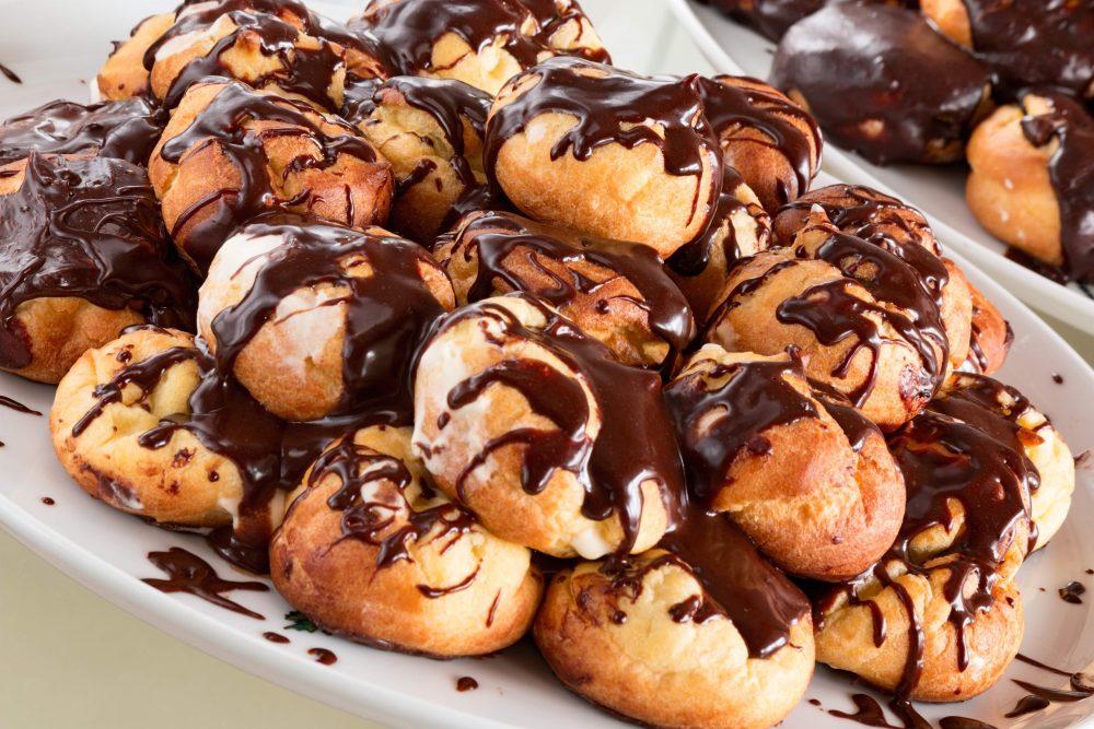 Napravite domaće: Profiteroli sa sladoledom od vanilije i šlagom