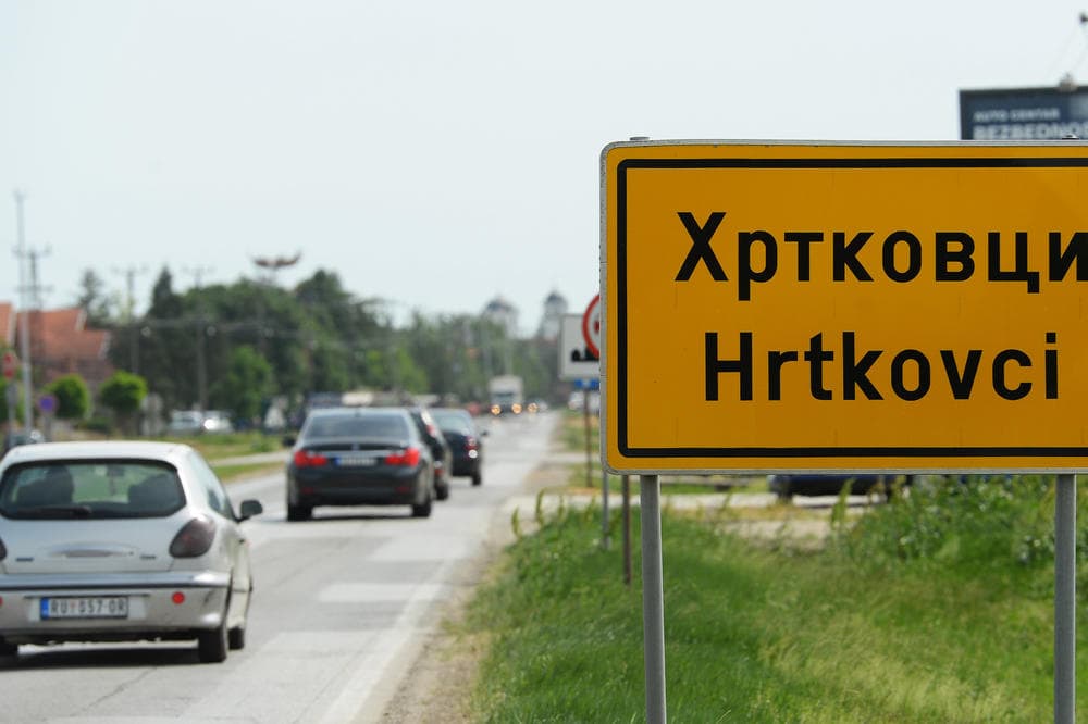 Zatvoren ulaz u Hrtkovce: U selo danas od 12 mogu samo mještani, veliki kordoni policije
