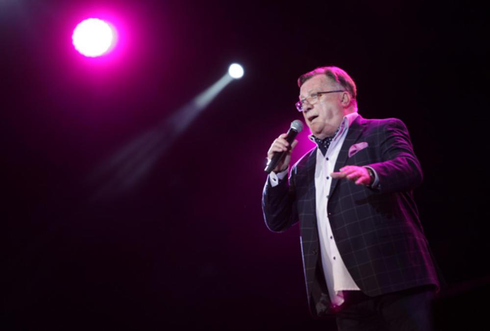Halid Bešlić spektakularni koncert u Beogradu otvorio hitom ''Dvadesete''