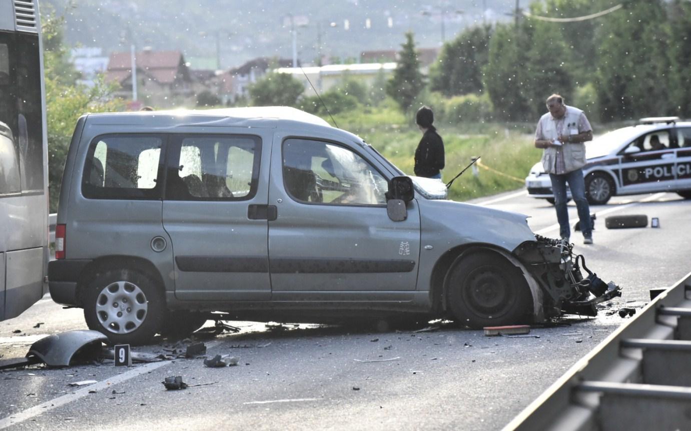 Stravična nesreća u sarajevskom naselju Osjek: Jedna osoba smrtno stradala, saobraćaj potpuno obustavljen