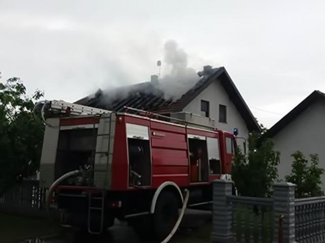 Prijedor: U naselju Gomjenica grom zapalio kuću, izgorio krov