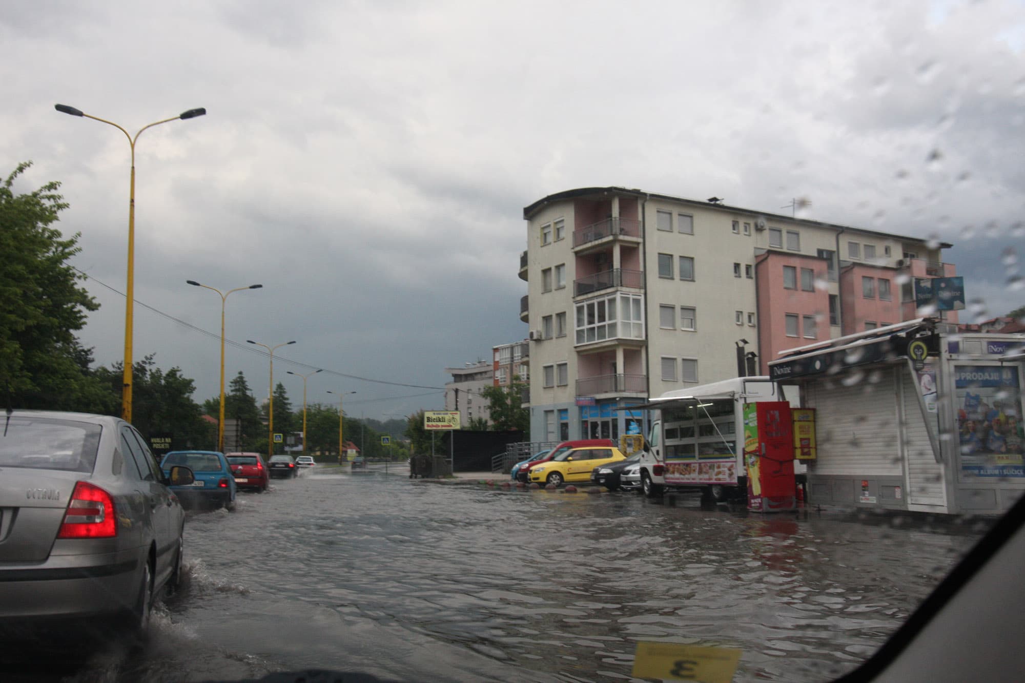 Poplave u Tuzli: Formirana "jezera" na više lokacija