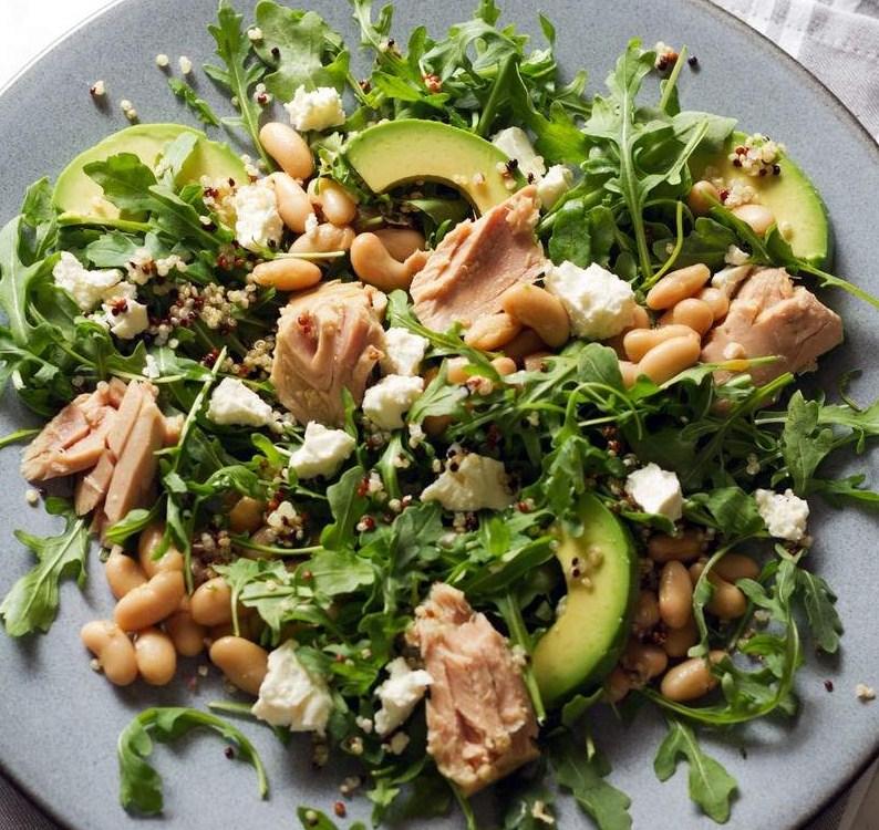 Salata od tunjevine, rukole i leblebija