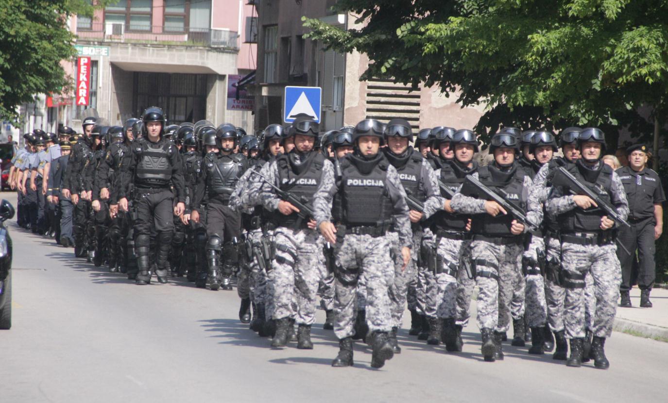 Postrojavanje, svečani defile i akademija u Tuzli: Nećemo dozvoliti da se ugrozi sigurnost građana