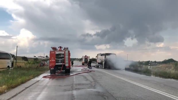 U Grčkoj izgorio autobus nakon udara groma