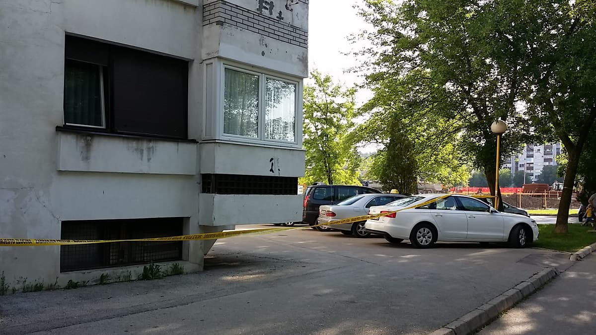 Muškarac skočio u smrt sa šestog sprata u tuzlanskom naselju Sjenjak