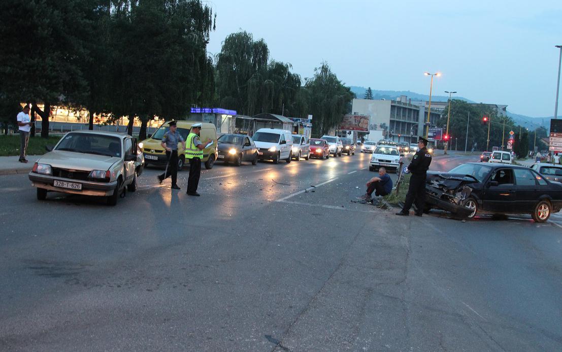 Više osoba povrijeđeno u saobraćajnoj nesreći kod dvorane Mejdan u Tuzli