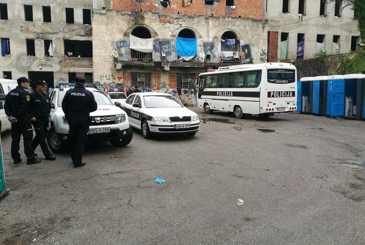 Bihać: Više od 100 policajaca pretreslo objekte u kojima borave migranti