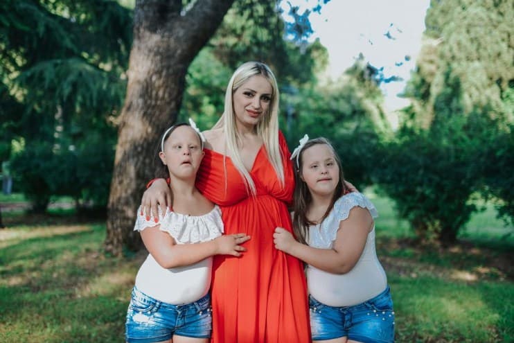 Hrabra majka djevojčica s down sindromom, čija priča je osvojila region: Treća kćerka je na putu