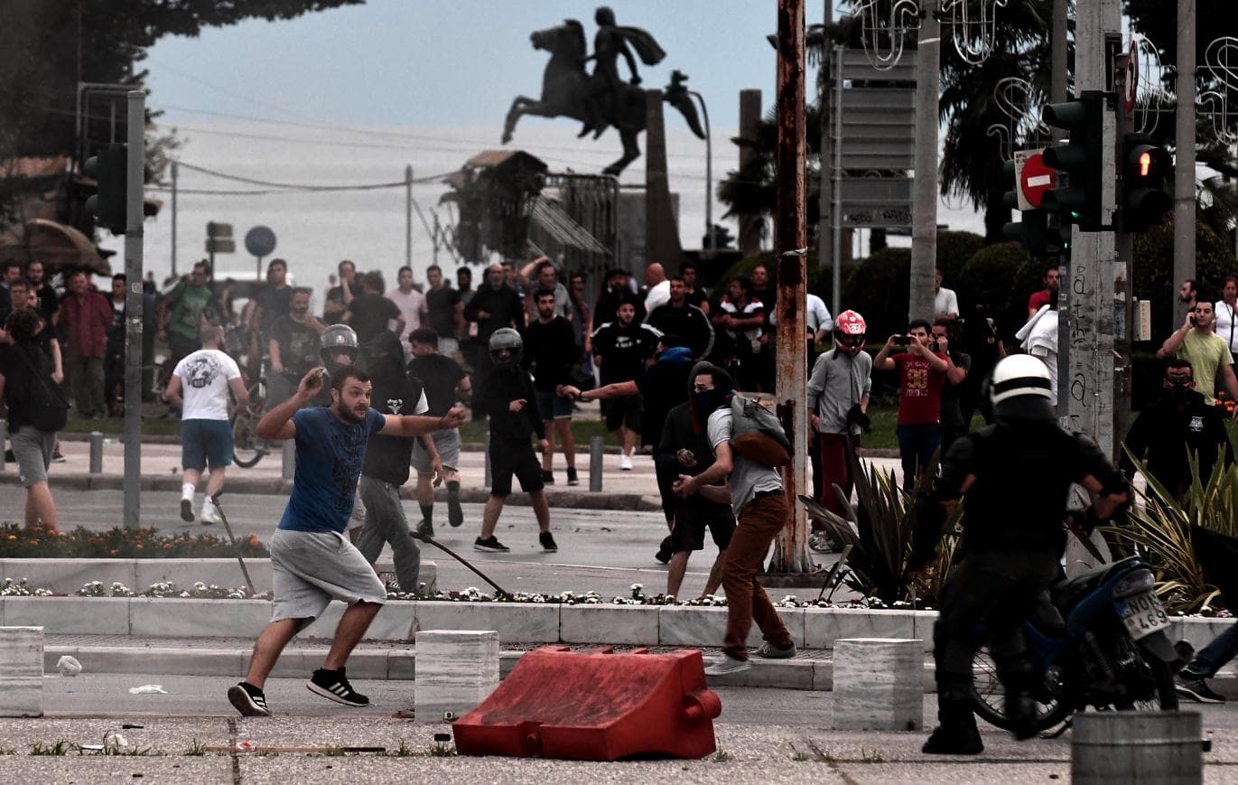Hiljade Grka na ulicama, protestiraju zbog dogovora sa Skopljem