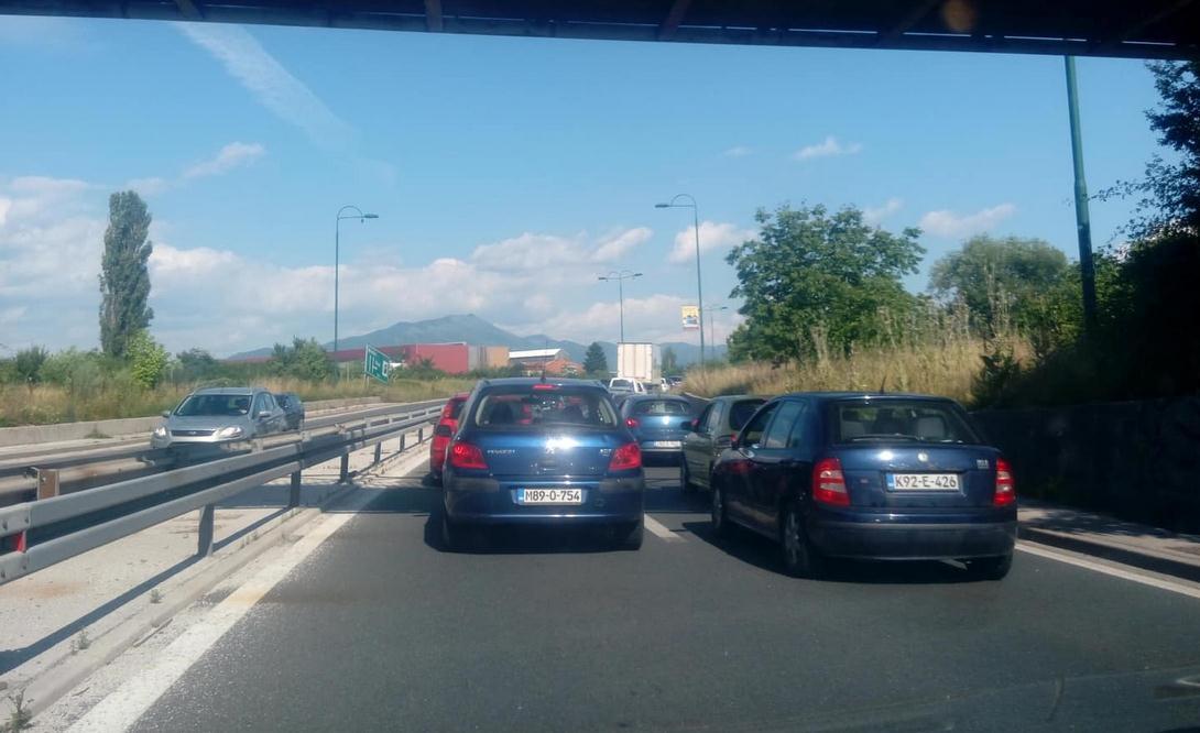 Sarajevo: Lančani sudar na brzoj cesti, tri osobe povrijeđene