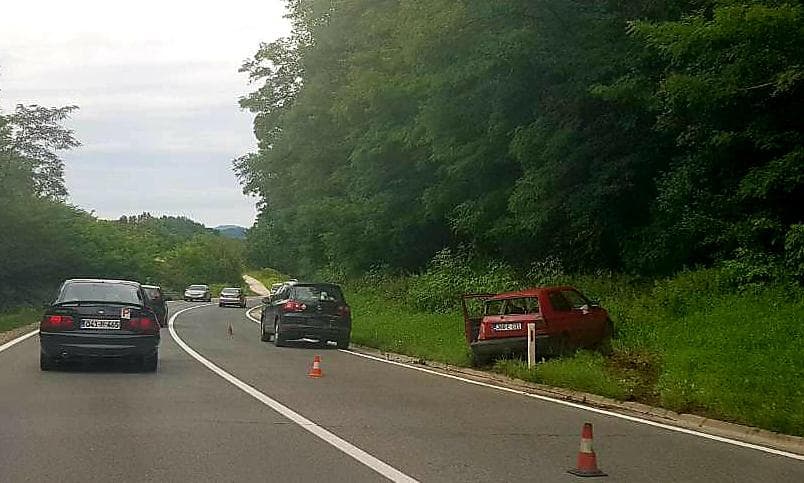 Žepče: Vozilom sletio s ceste