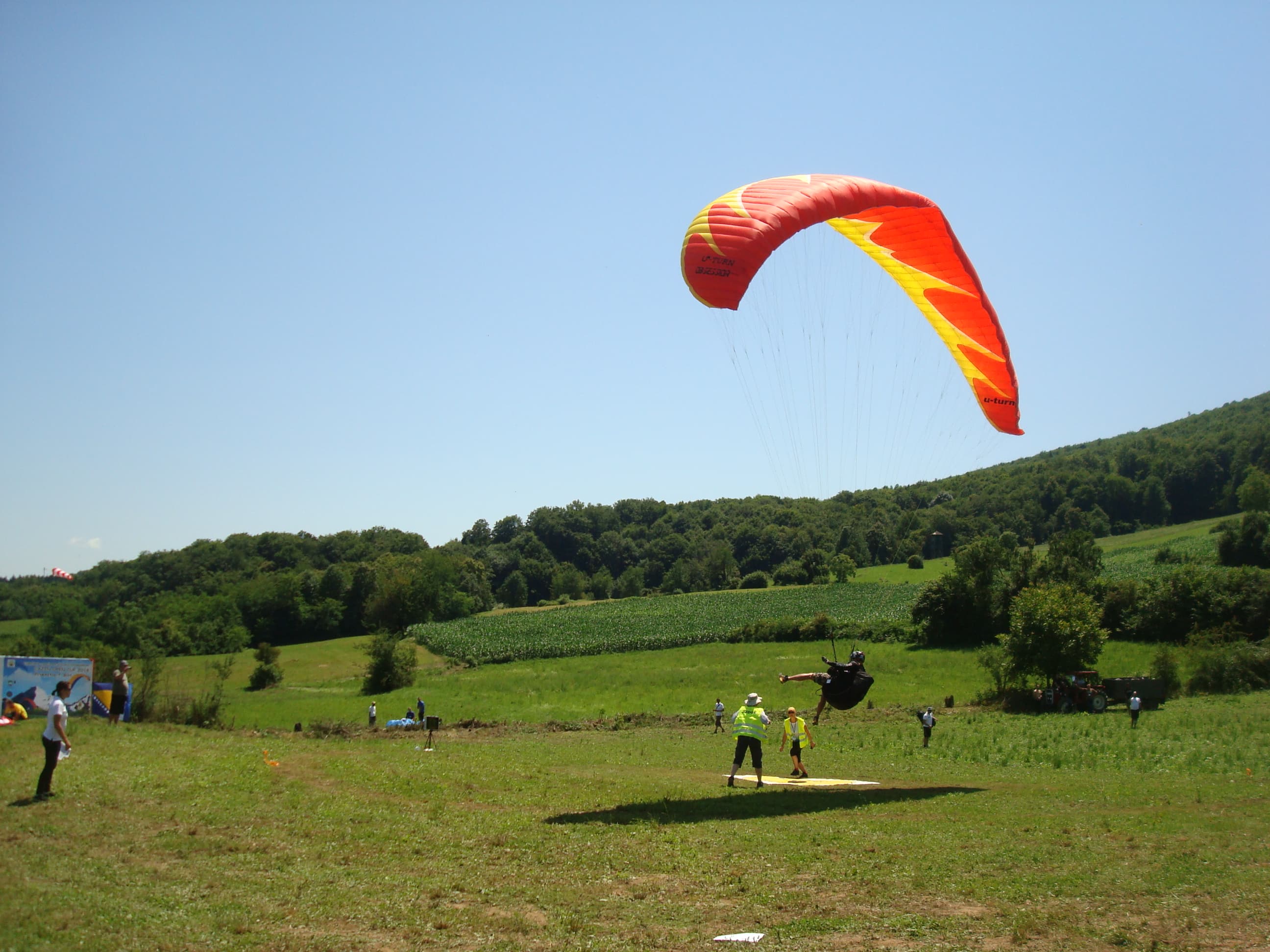 U Cazinu održano otvoreno Paraglajding takmičenje ''Gomilijada cup 2018''