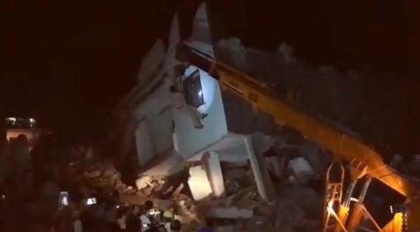 U Indiji se srušila zgrada, tri osobe poginule i 50 zatrpanih