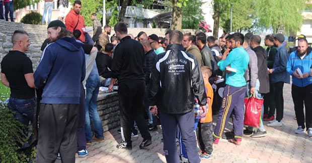 Masovna tuča migranata u Velikoj Kladuši: Nekoliko desetina zadobilo povrede oštrim predmetom