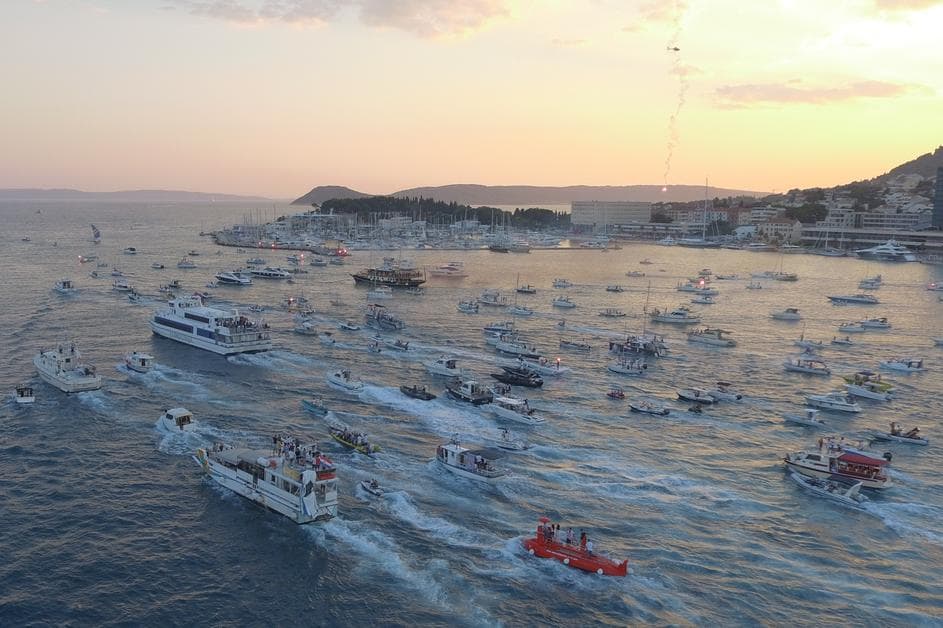 Hiljade Splićana veličanstveno ispratilo Olivera na posljednju plovidbu