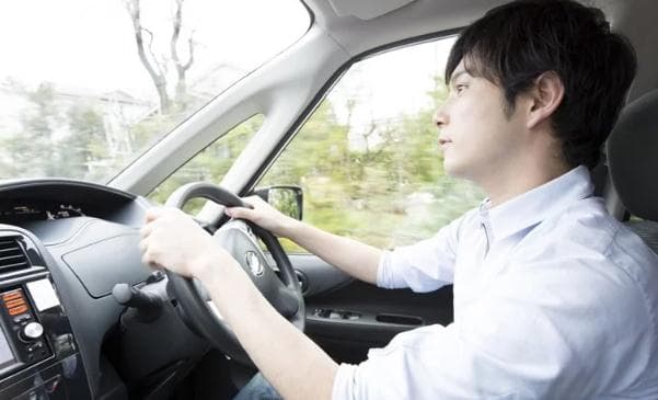 U Japanu ljudi masovno unajmljuju muškarce srednjih godina. Zašto?