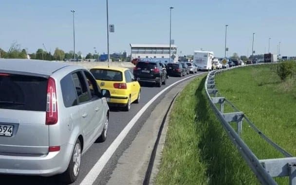Pojačan intenzitet saobraćaja na graničnim prijelazima, u potpunosti obustavljen na GP Bosanski Novi - Dvor