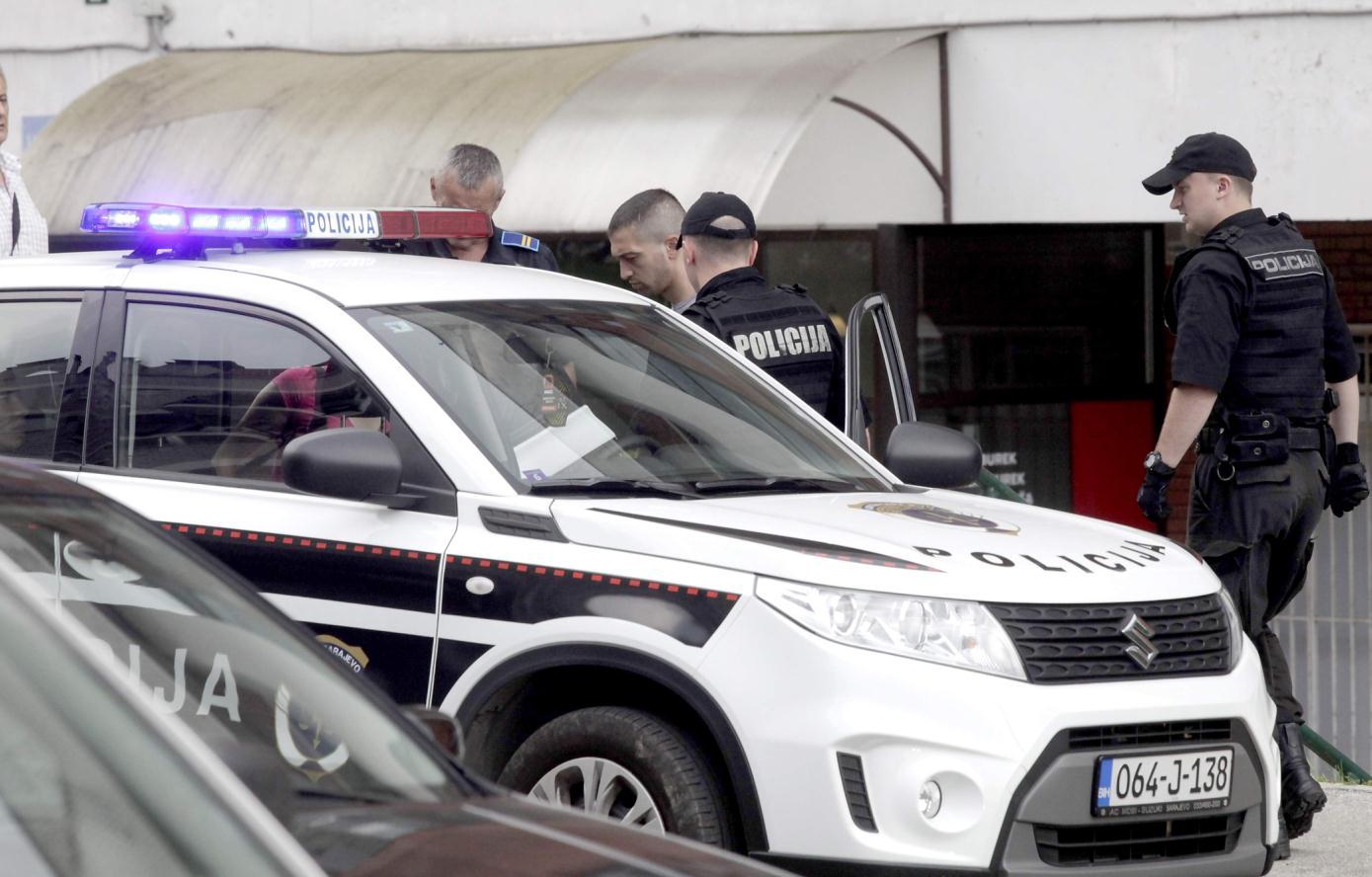 Troje napadača opljačkalo starca