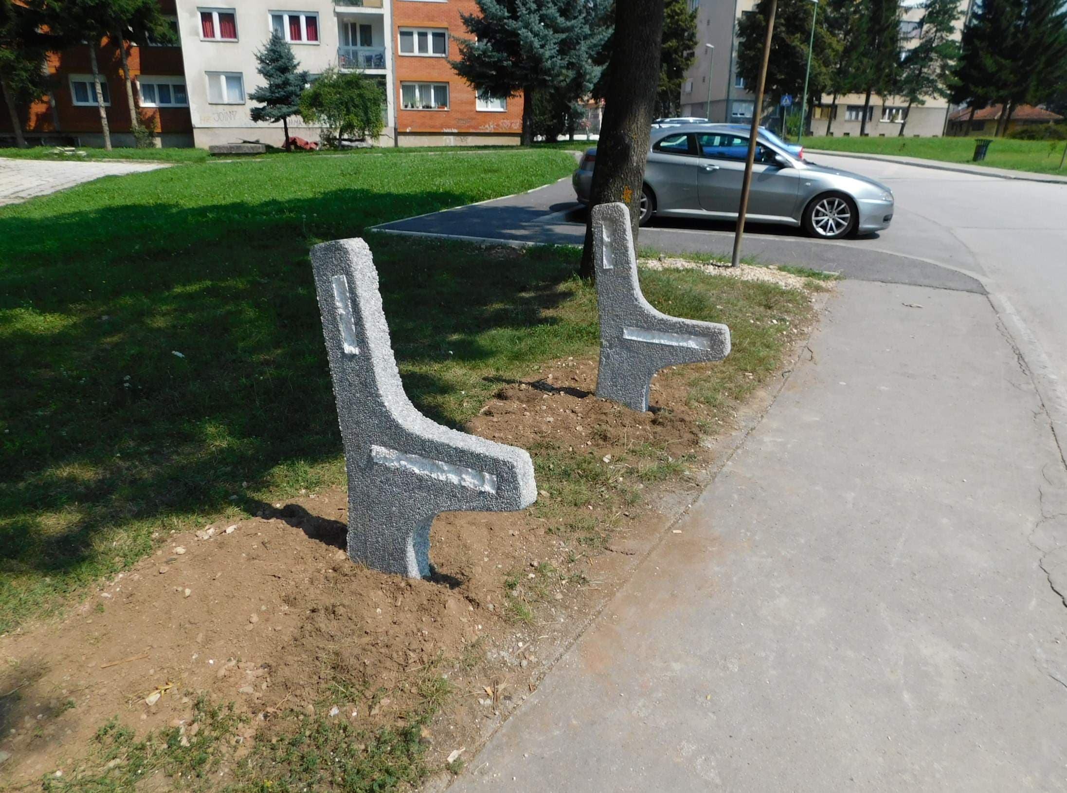 U Vogošći se postavljaju nove klupe za odmor