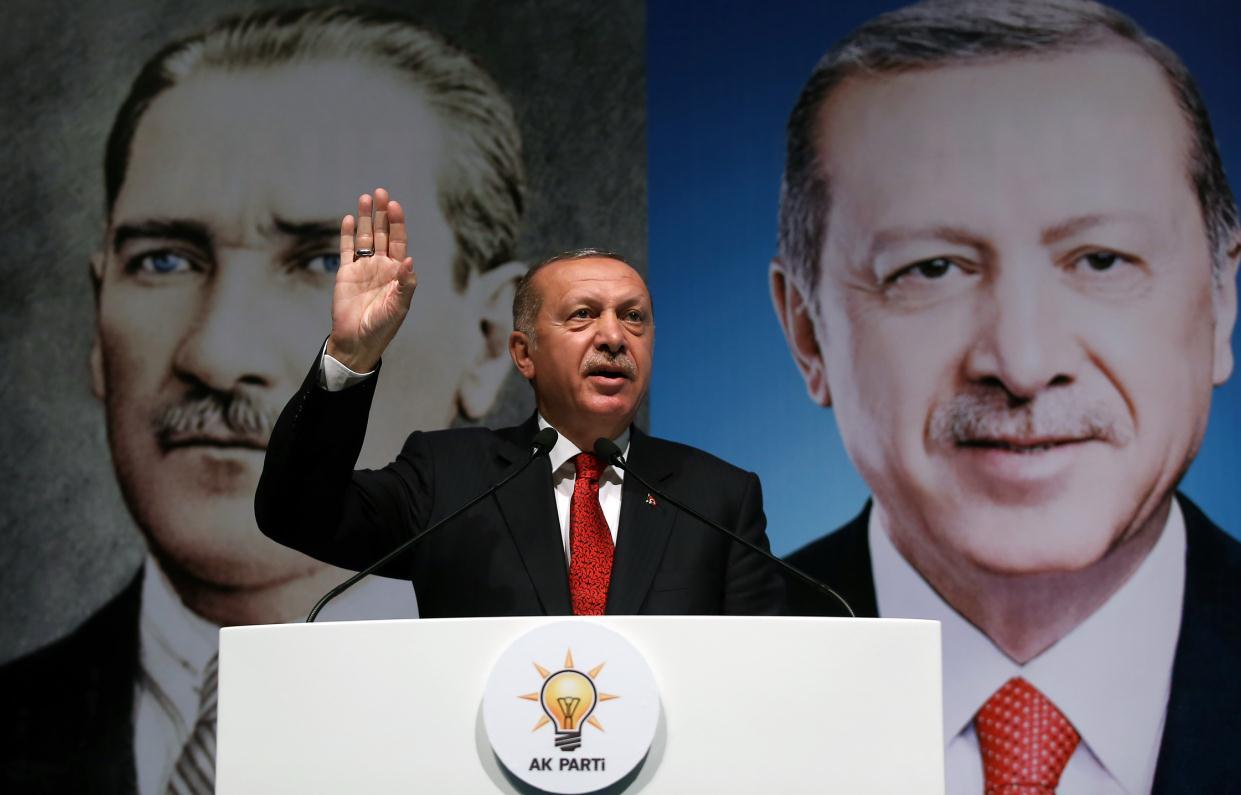 Erdoan: Pad lire je još jedna zavjera protiv Turske, ali, uz Božiju pomoć, i ovo ćemo prebroditi