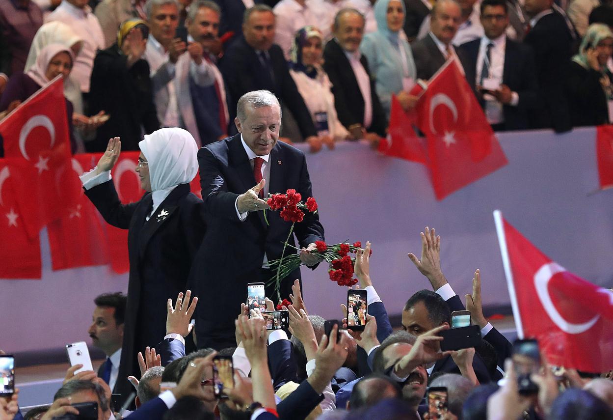 Erdoan jednoglasno reizabran za predsjednika AKP stranke