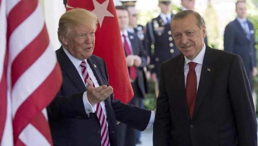 Dok se Erdoan svađa s Trampom, turska lira i dalje tone