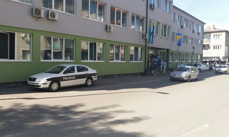 Sindikat policije Unsko-sanskog kantona održao jednosatni štrajk upozorenja