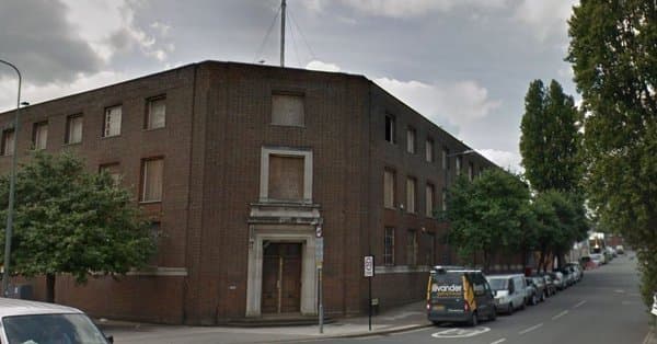 Ispred džamije u Londonu vozilom udario u pješake, dvoje u bolnici