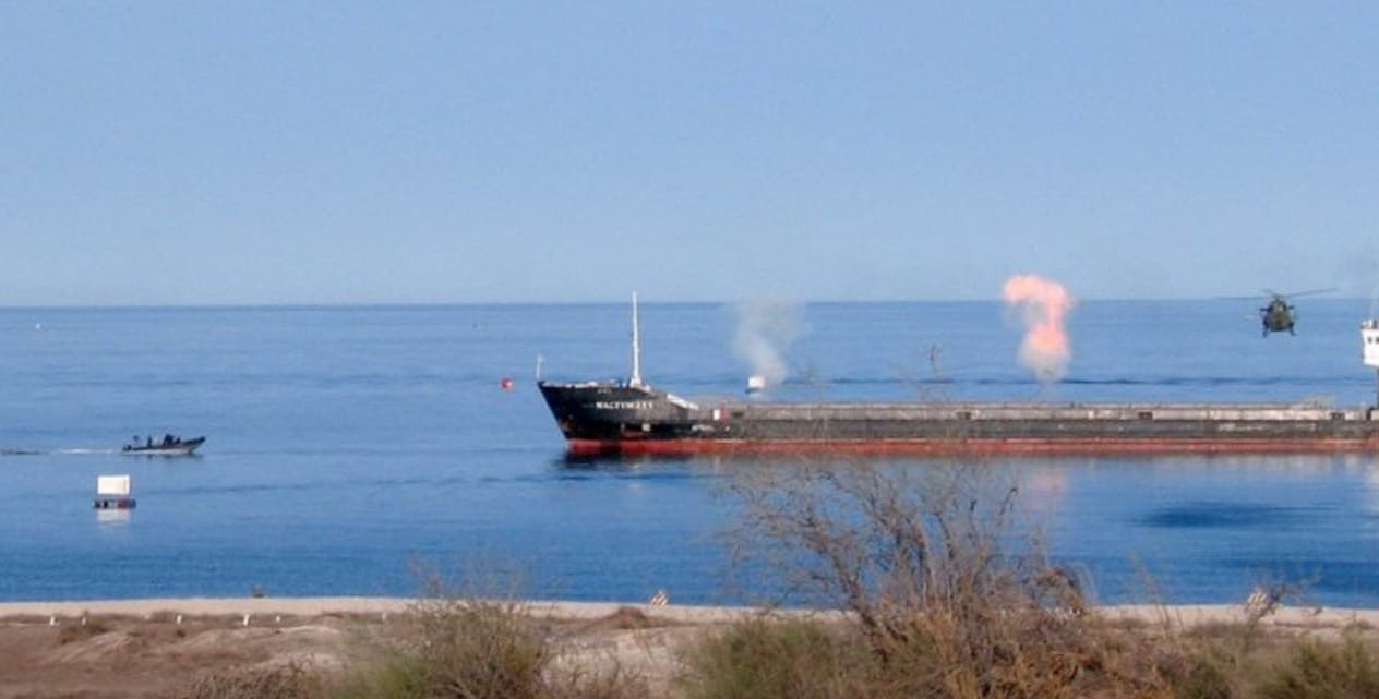 Grčki tanker "Fres" s hiljadu tona mazuta nasukao se u Egejskom moru