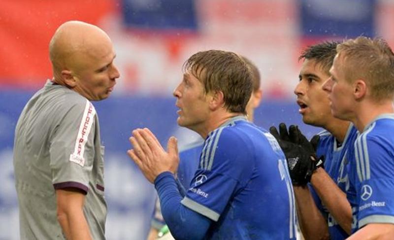Rus Sergej Karasjov sudi prijateljsku utakmicu između Turske i BiH