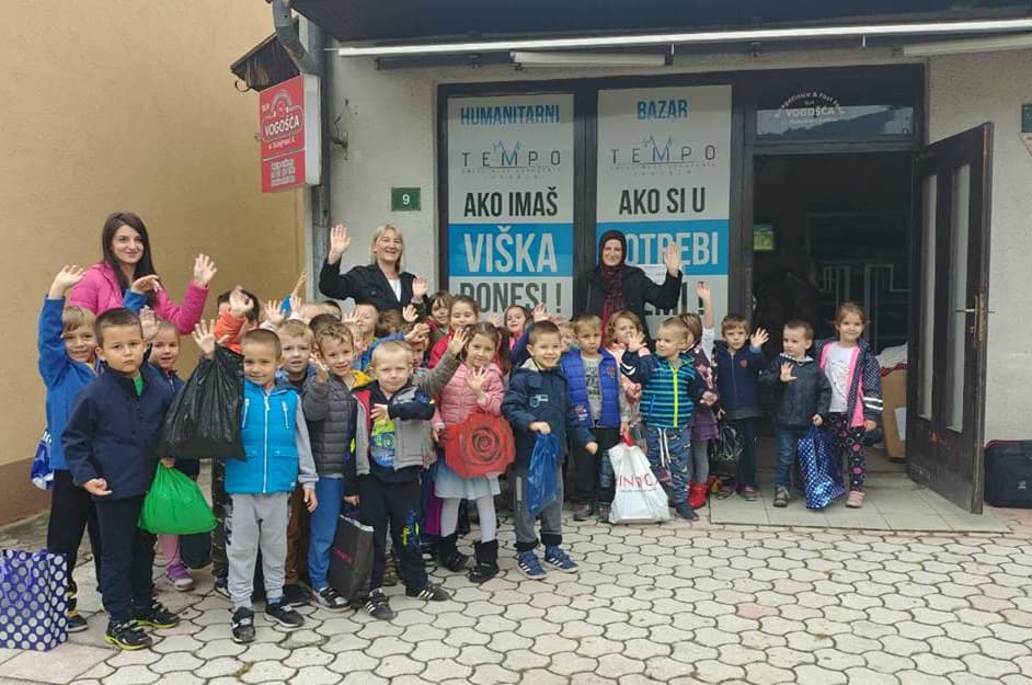 Djeca iz vrtića "Trešnjica" posjetila humanitarni bazar Udruženja "Tempo"