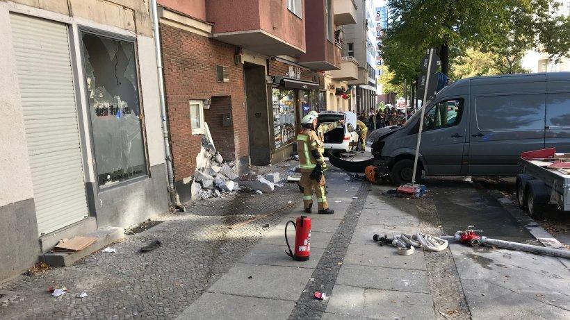 Automobilom udario u kafić, najmanje petero ljudi povrijeđeno