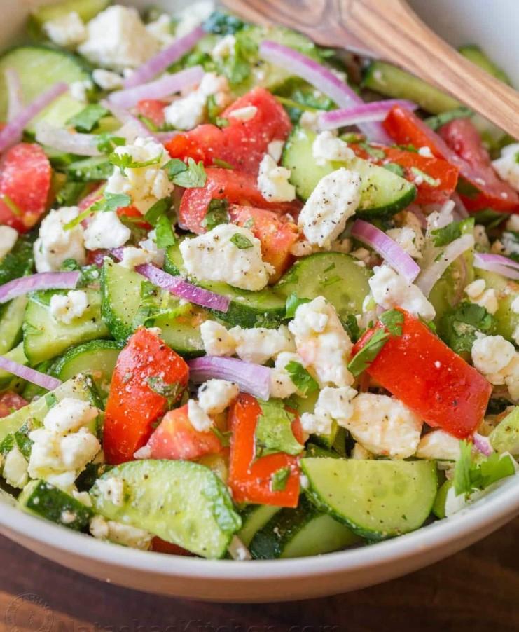 Salata s tjesteninom, povrćem i sirom
