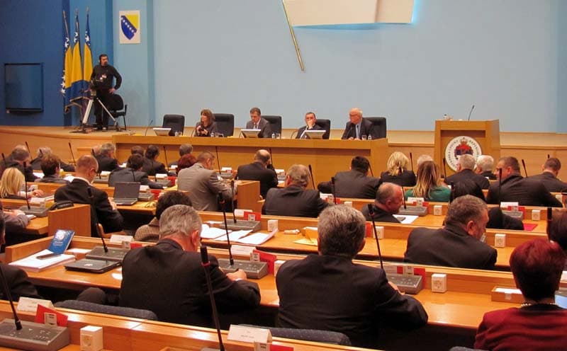 Tri poslanika SDS-a Doboj podržat će novu Vladu RS, a Obren Petrović će prihvatiti Dodikov poziv
