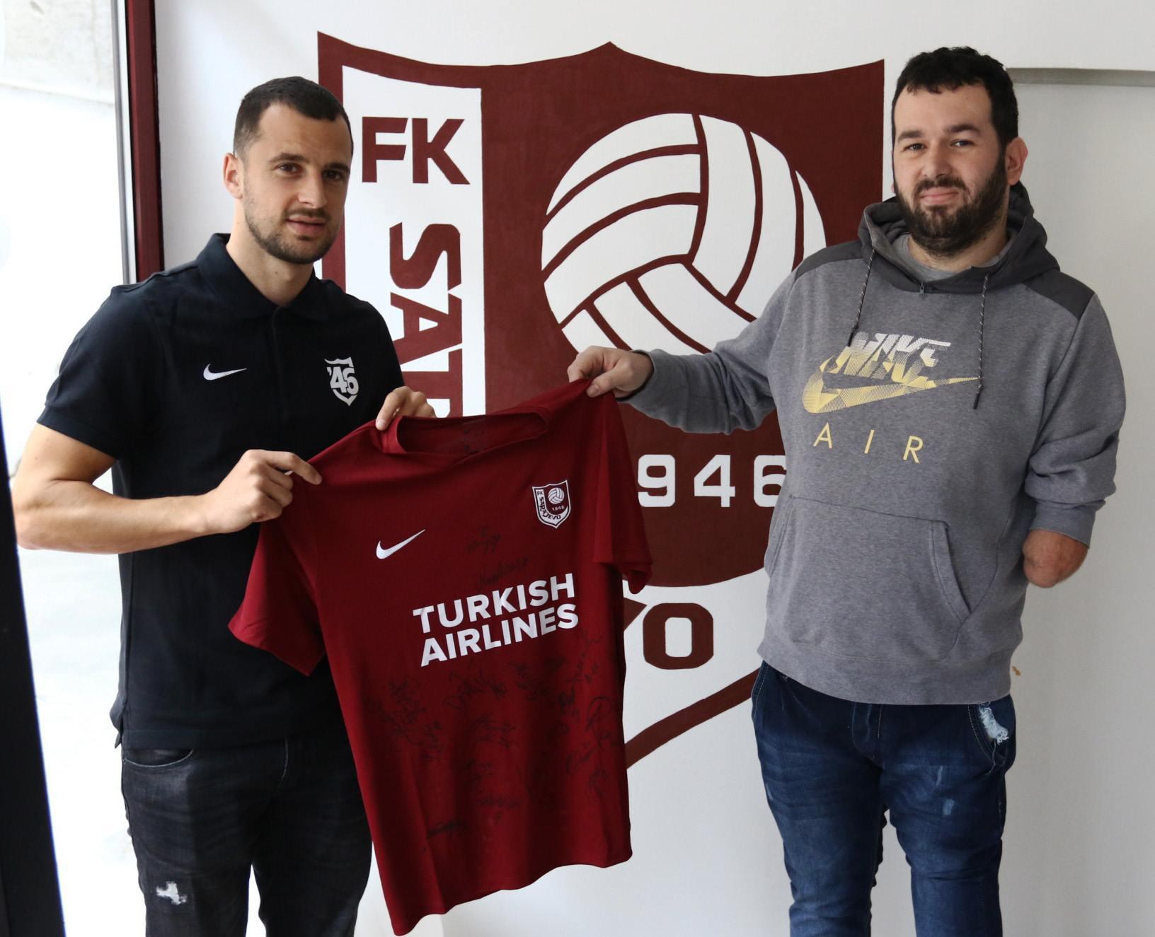 Velkoski poklonio potpisani dres velikom navijaču bordo tima