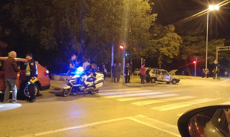 Ženu iz automobila izvlačili vatrogasci