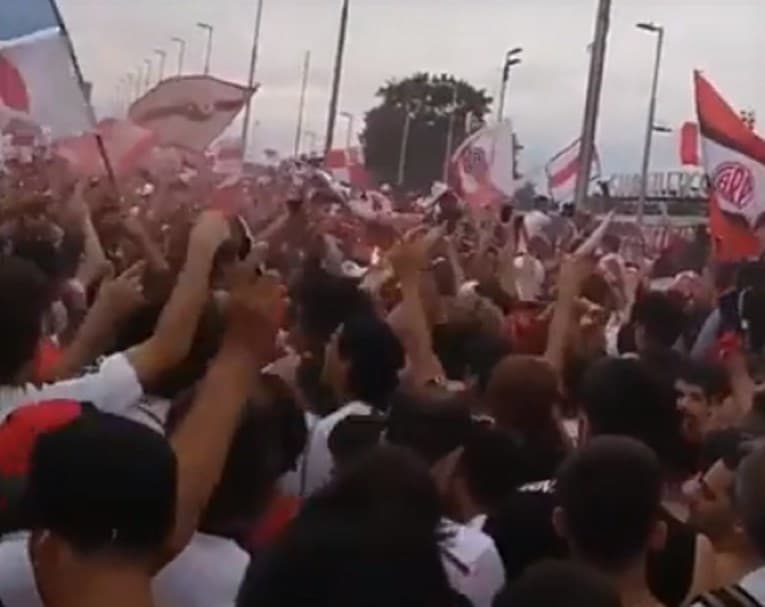 Nestvarne scene "Superklasika": Pogledajte šta su napravili navijači Rivera