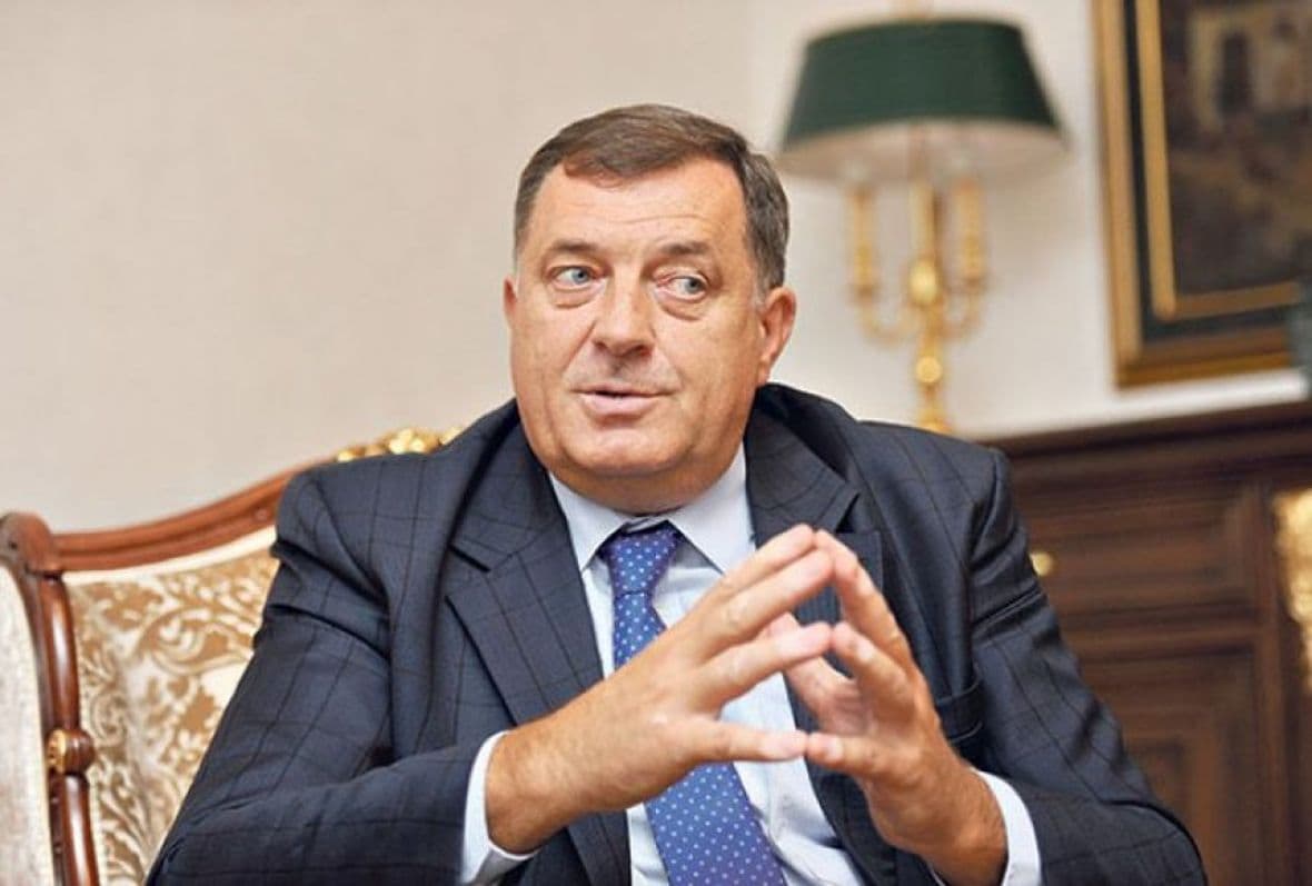 Dodik: Histerični noćni atak na zastavu RS neće me spriječiti da ona uvijek bude u Predsjedništvu BiH