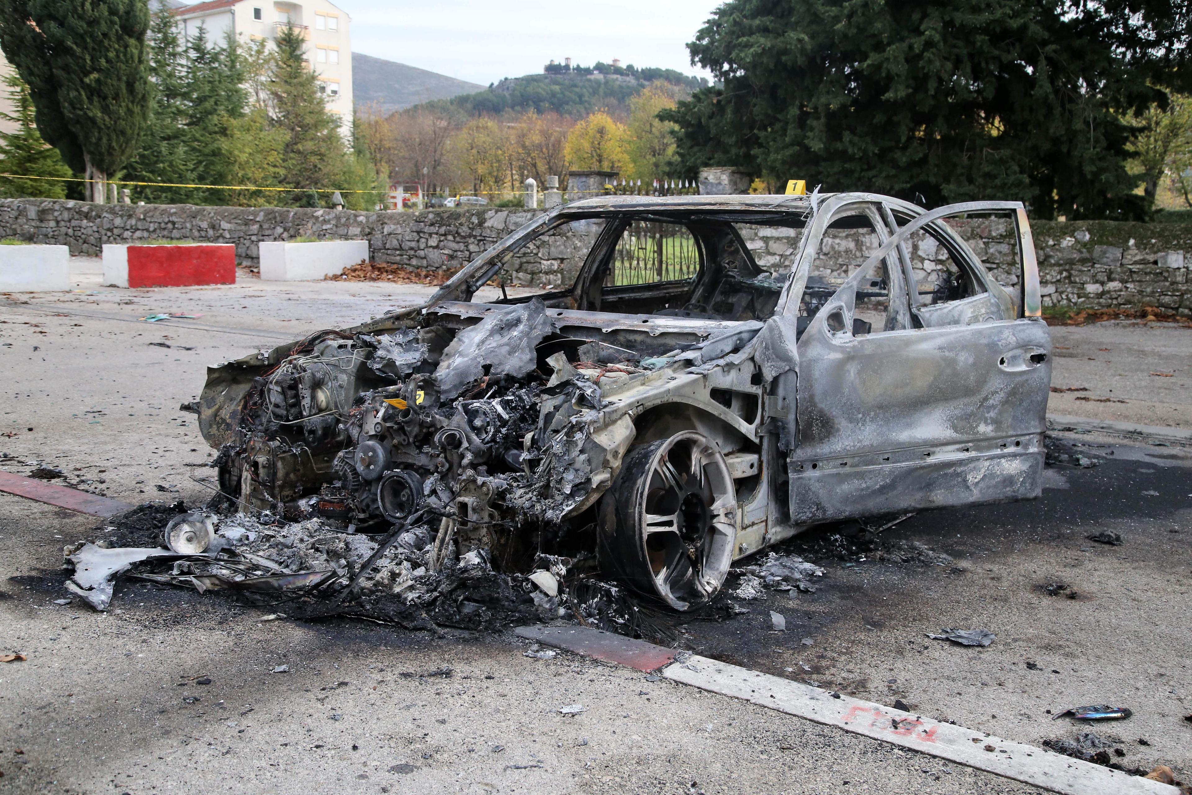 Policajcu zapaljen Mercedes