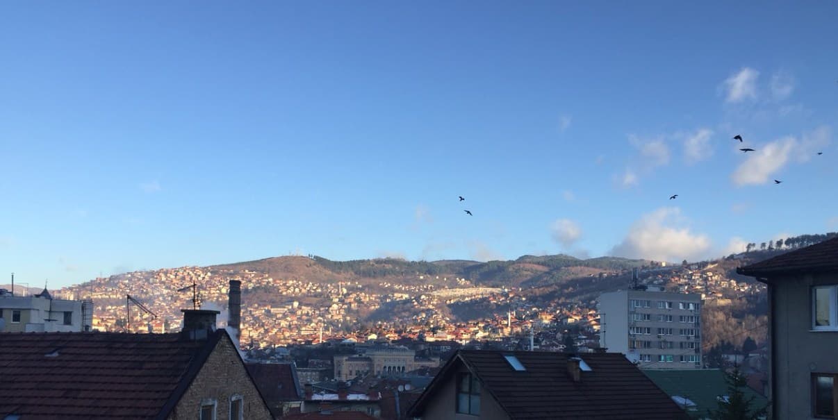 Nakon višednevnog gušenja u smogu: Sarajevo jutros osvanulo obasjano suncem